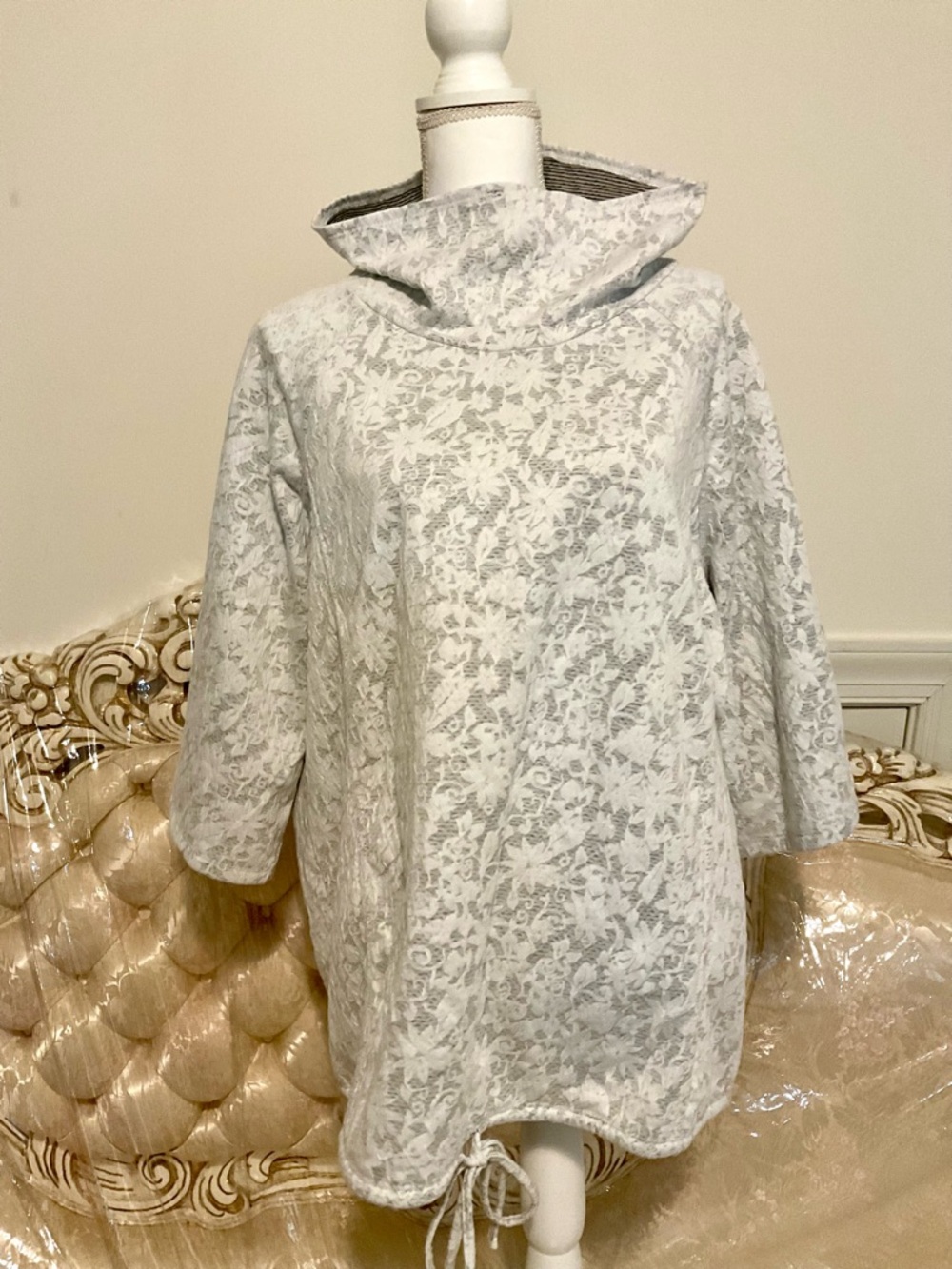 Chaus White Lace Top with Black Striped Lining - Picture 2 of 6